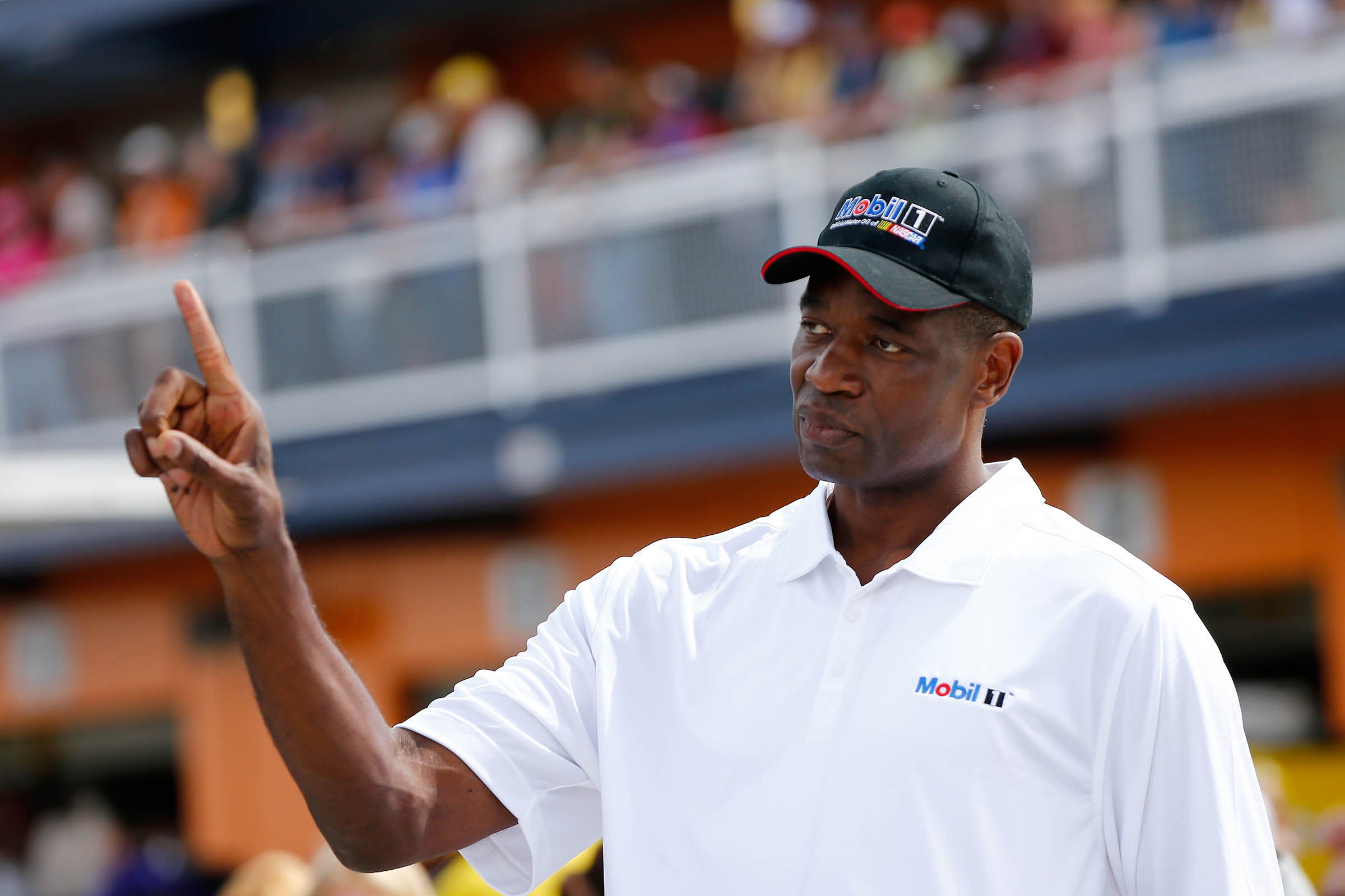 Dikembe Mutombo, a Hall of Fame player and tireless advocate, dies at 58 from brain cancer